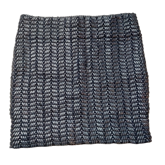 GUESS LADIES BASKETWEAVE FAUX LEATHER MINI SKIRT- L - Picture 3 of 5